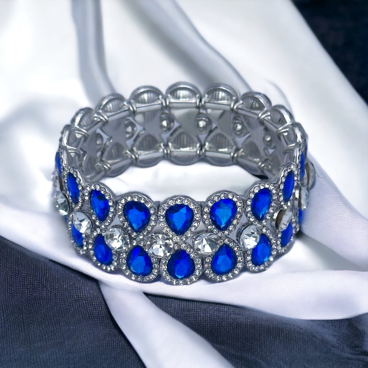 Jessie - clear sapphire mini teardrop crystal rhinestone stretch bracelet